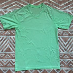 Men’s Lululemon Metal Vent V-Neck Shirt - Small